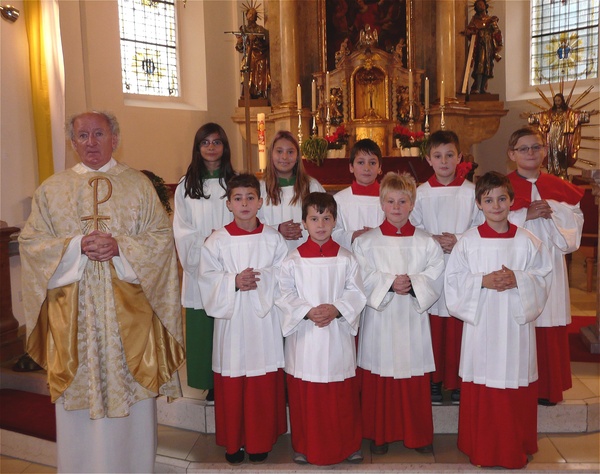 Die neuen Ministranten der Pfarrkirche St. Stephan