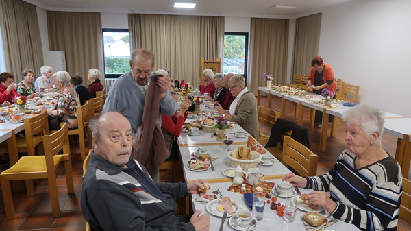 Senioren beim Frühstück