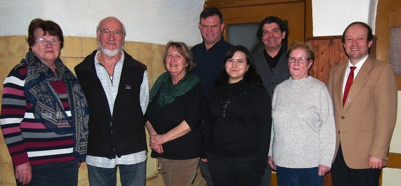 Gruppenfoto der Künstler aus Straßkirchen mit dem Bürgermeister