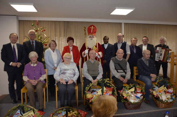 Der Nikolaus auf der Seniorenweihnachtsfeier