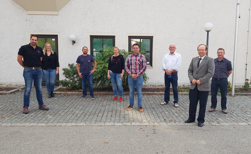 Gruppenfoto der Jugendbeauftragten und Bürgermeister