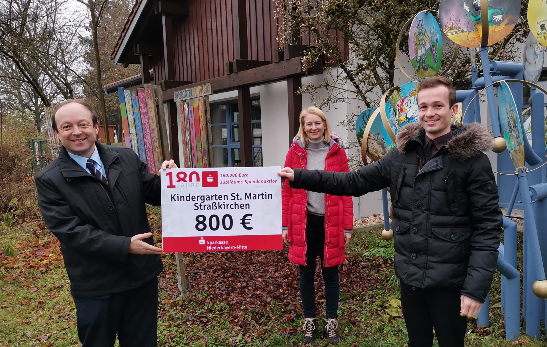 800€ Spende wird an den Kindergarten St. Martin in Straßkirchen übergeben