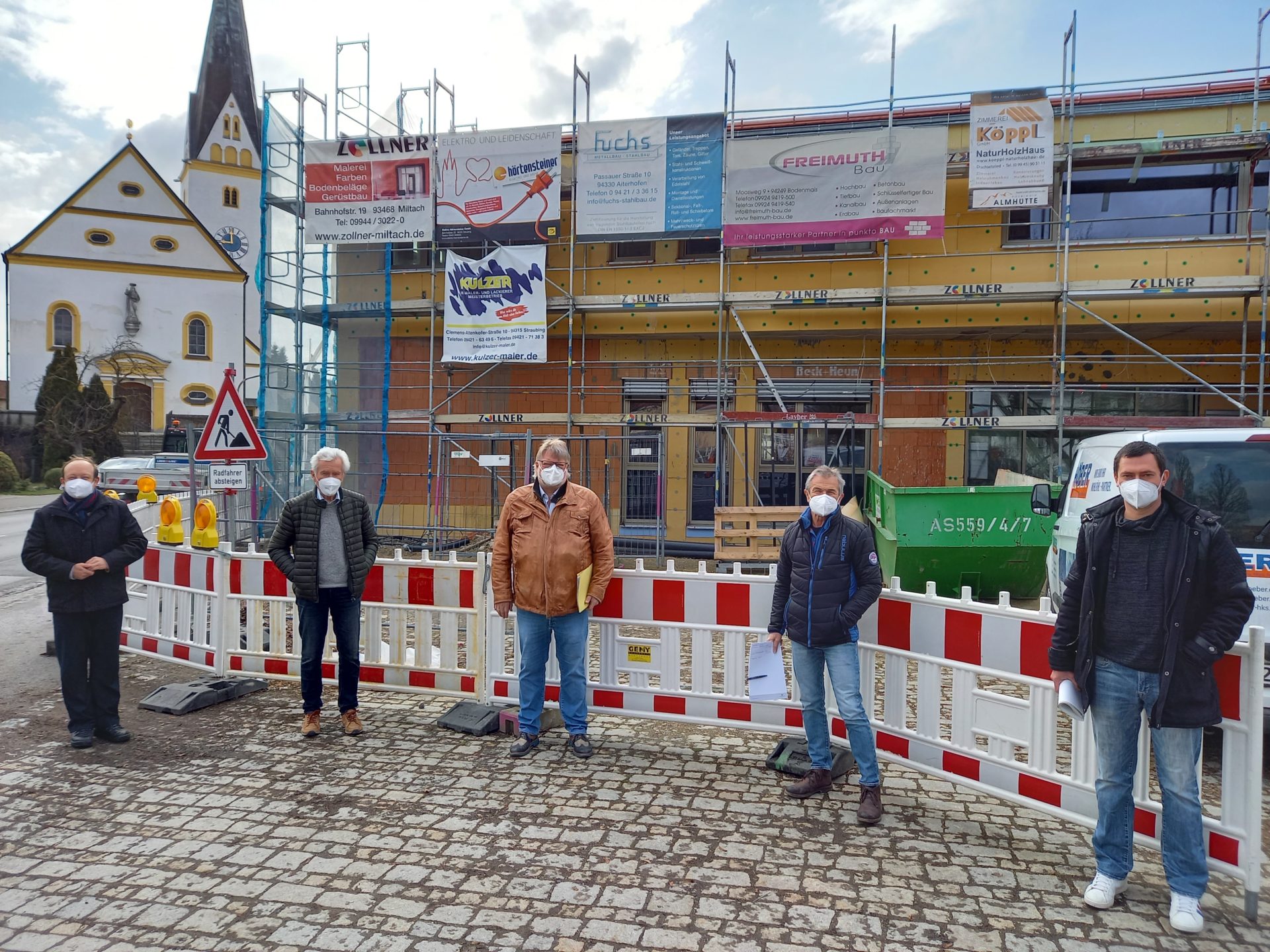Archäologische Exponate im neuen Straßkirchner Rathaus