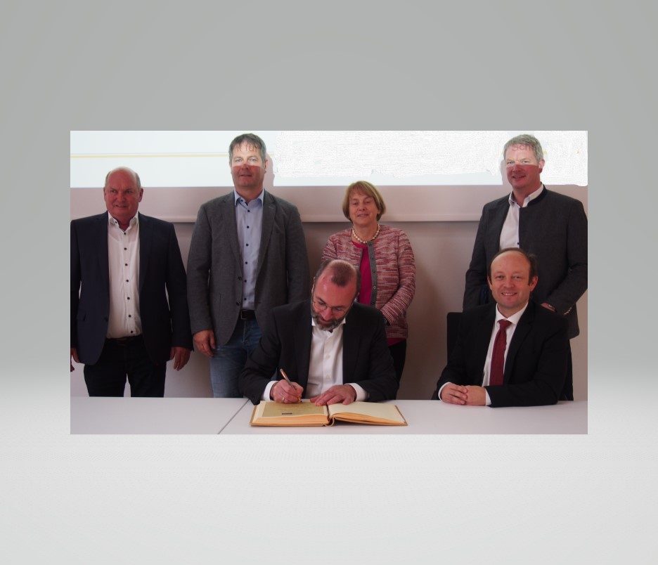 MdEP TRUG SICH INS „GOLDENE BUCH“ EIN