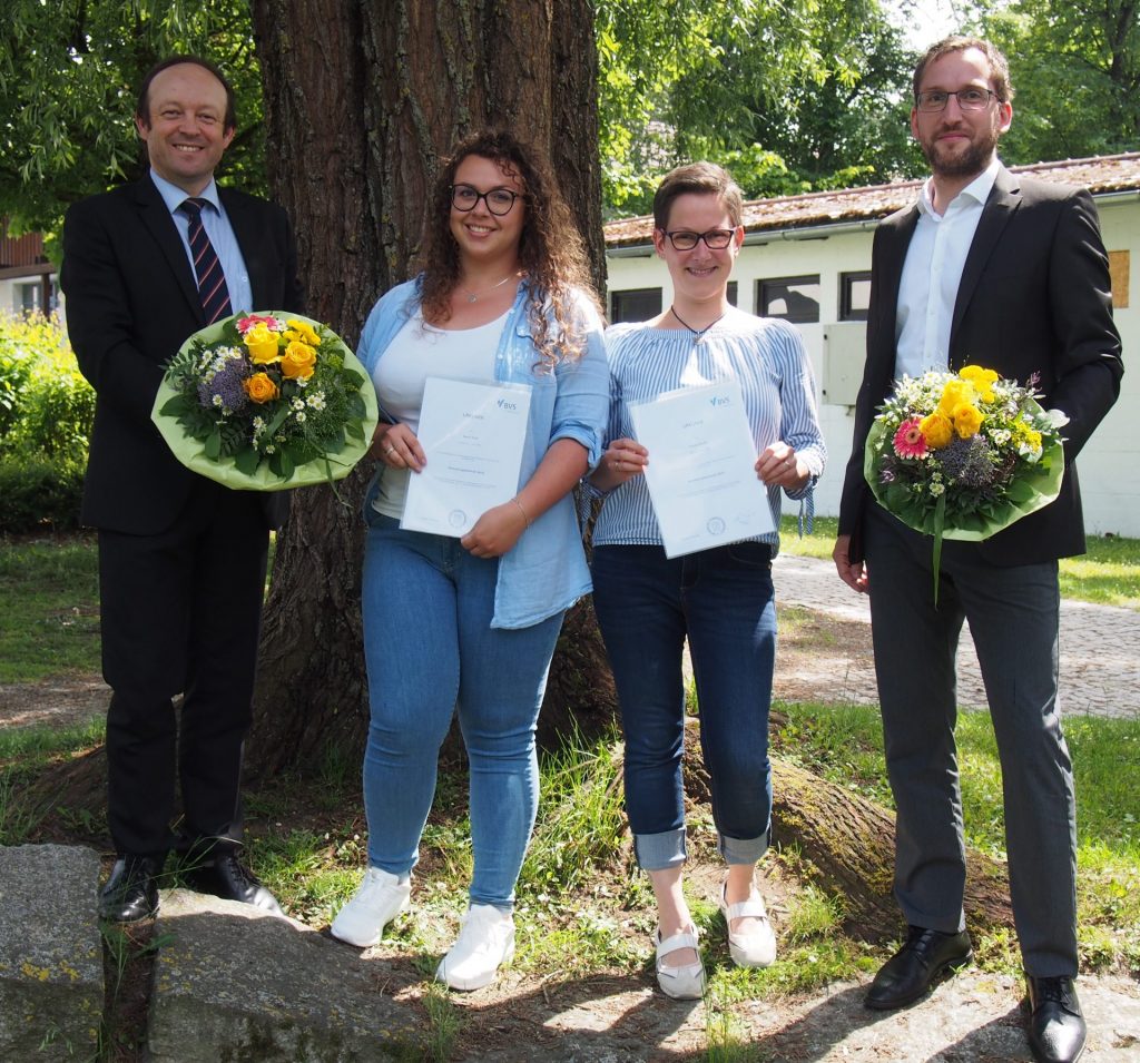 Gruppenfoto bei Zeugnisübergabe