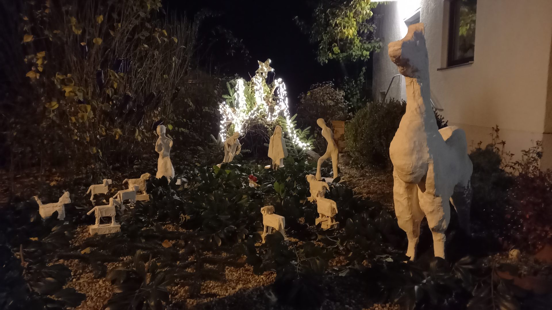 Erster Adventssonntag: Künstlerkrippe in der Irlbacher Straße