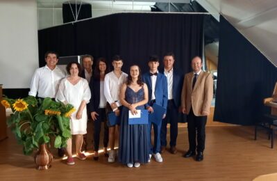 Gruppenfoto bei Zeugnisübergabe