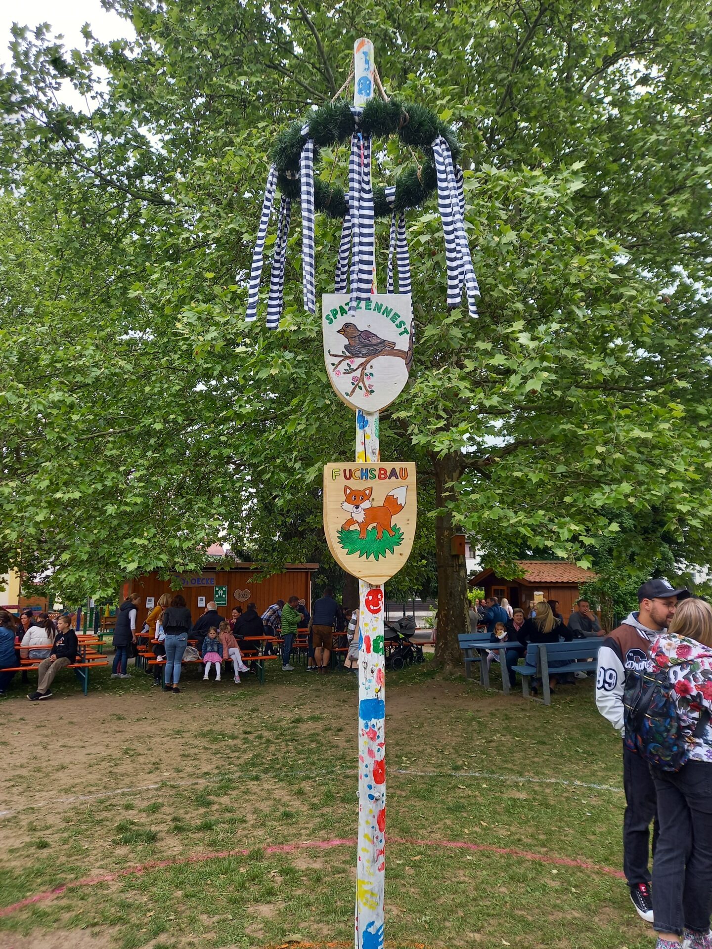 Fest mit Maibaumaufstellen der Kinderkrippe und des Kindergartens St. Martin 2025