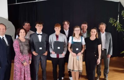 Gruppenfoto bei Zeugnisübergabe