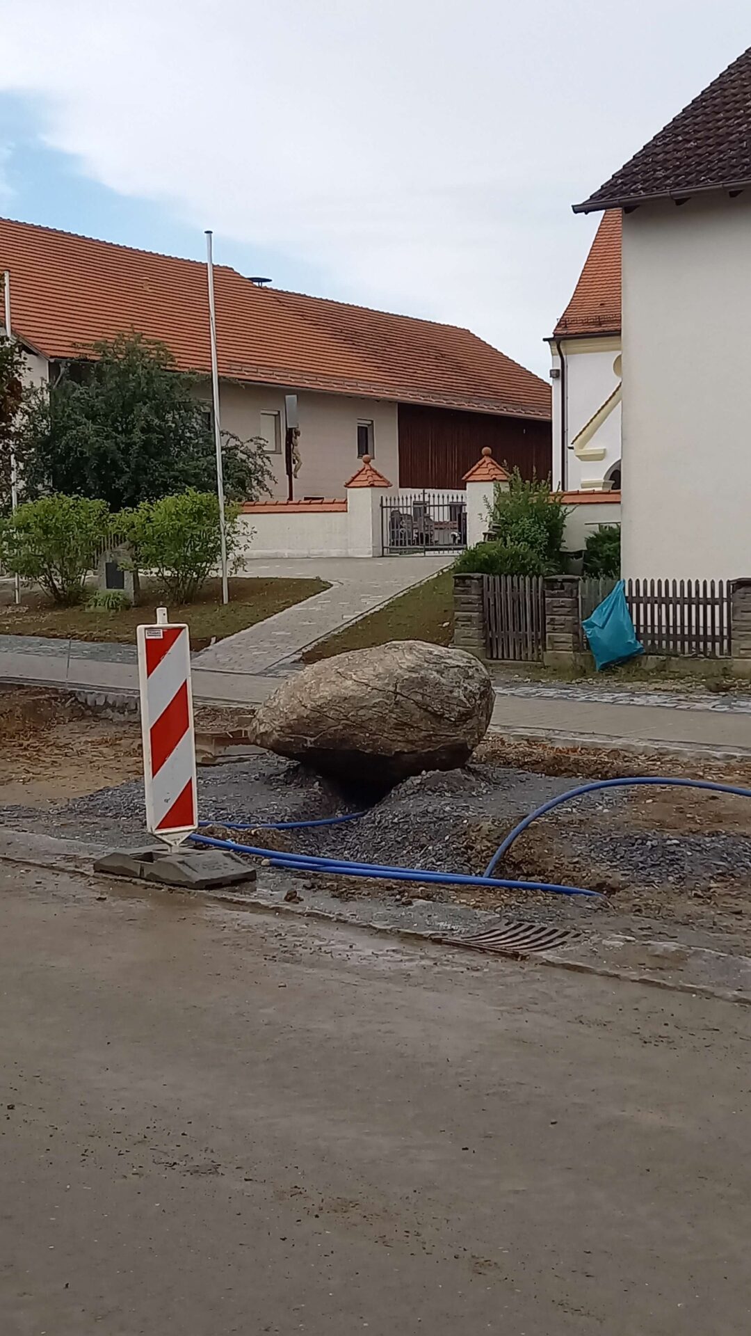 Quellstein in Paitzkofen installiert