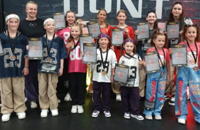 Gruppenfoto bei Medaillen- und Urkundenübergabe