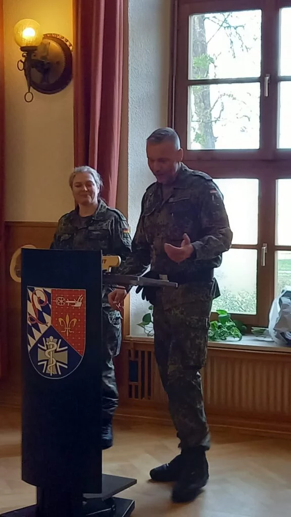 2 Personen in Bundeswehruniform