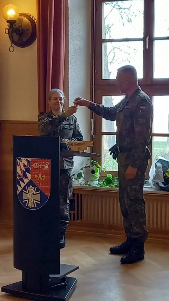 2 Personen in Bundeswehruniform