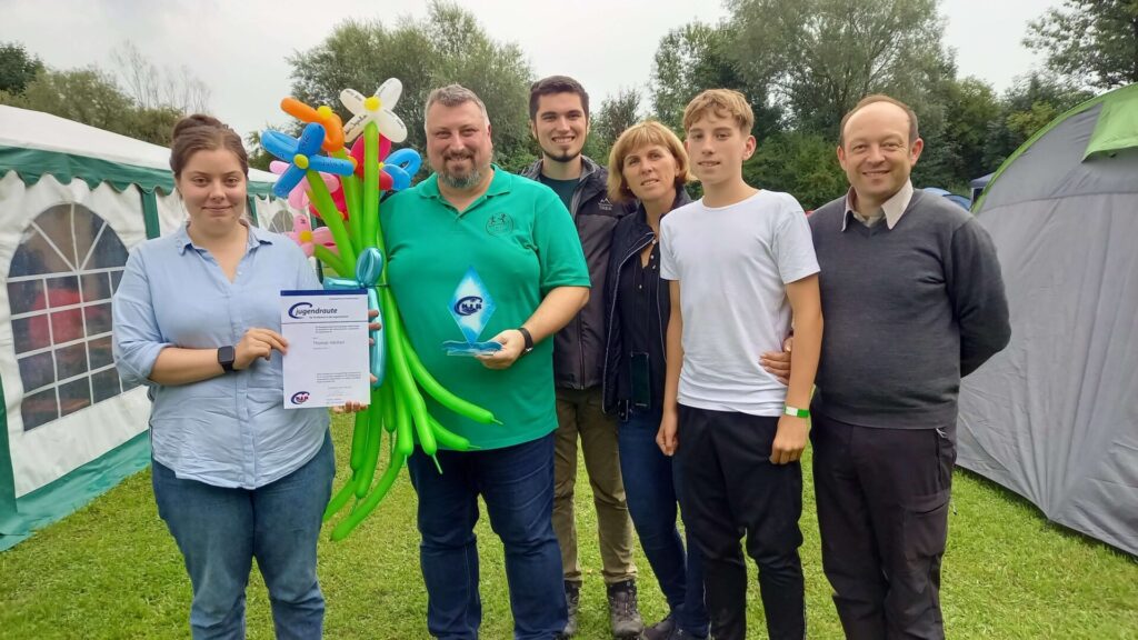 Gruppenfoto bei Übergabe der Ehrung