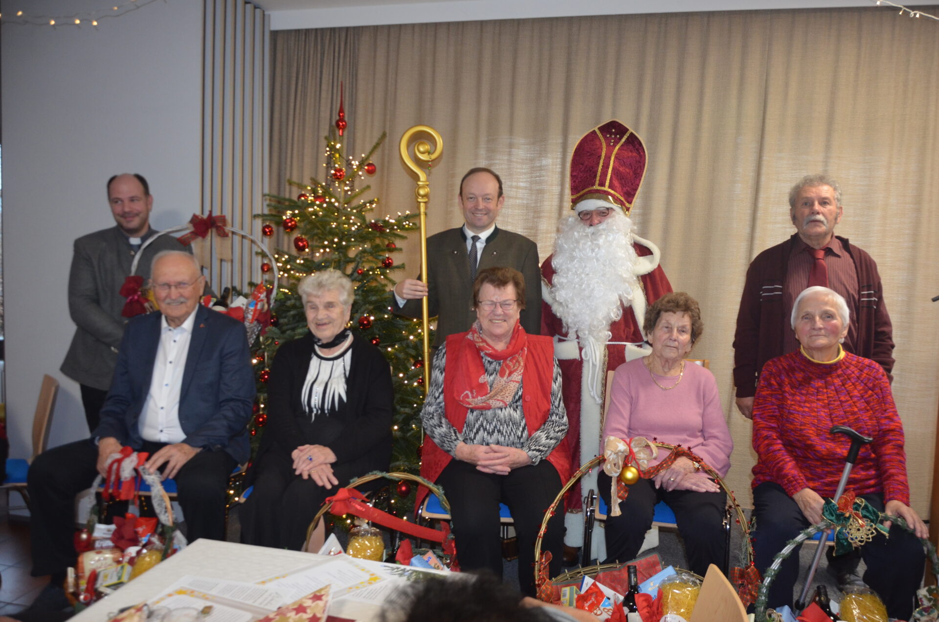 Besinnliche Seniorenweihnachtsfeier in der Gemeinde