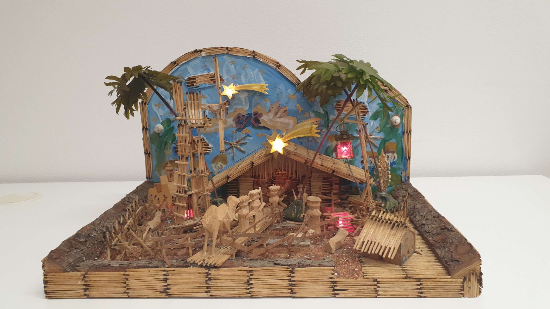 Rathauskrippe beim Straßkirchner Adventsfenster