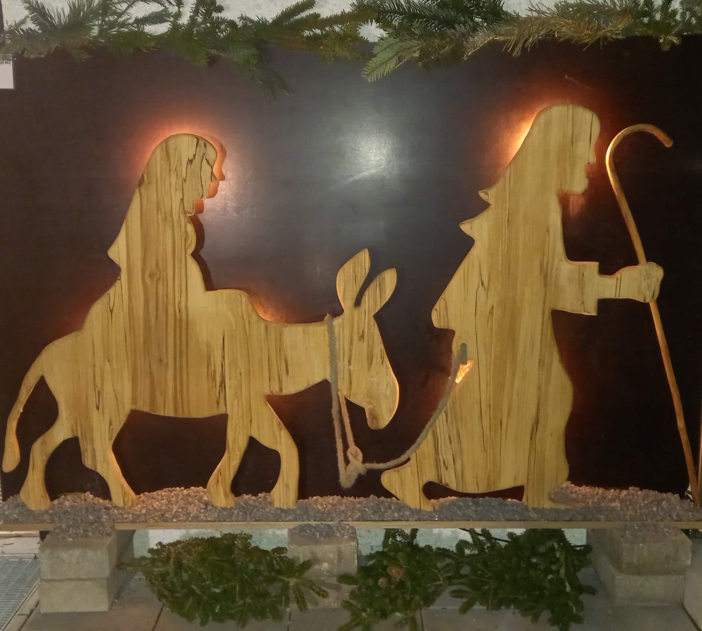 Adventsfenstergehen: Künstlerkrippenszenerien in der Lindenstraße