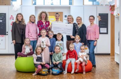 Gruppenfoto bei Spendenübergabe