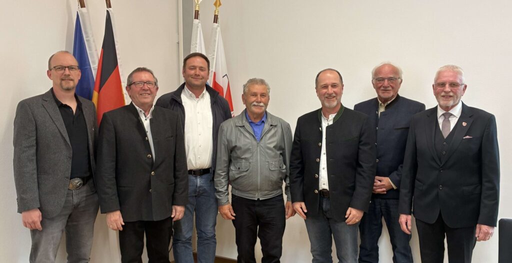 Gruppenfoto der ausgeschiedenen Gemeinderatsmitglieder