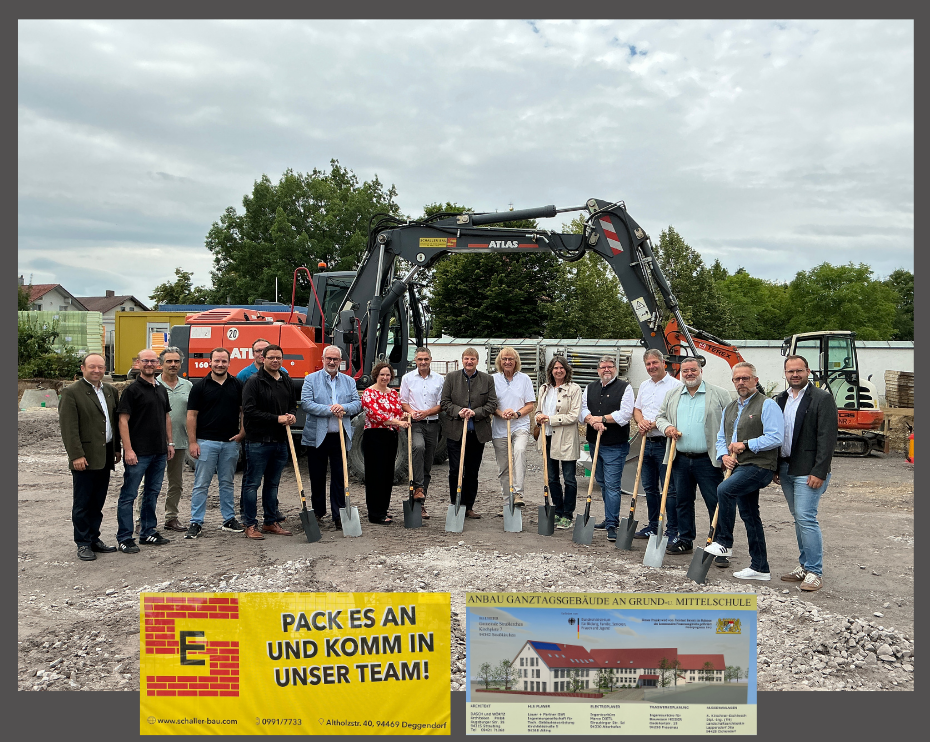 Gruppenfoto bei Spatenstich